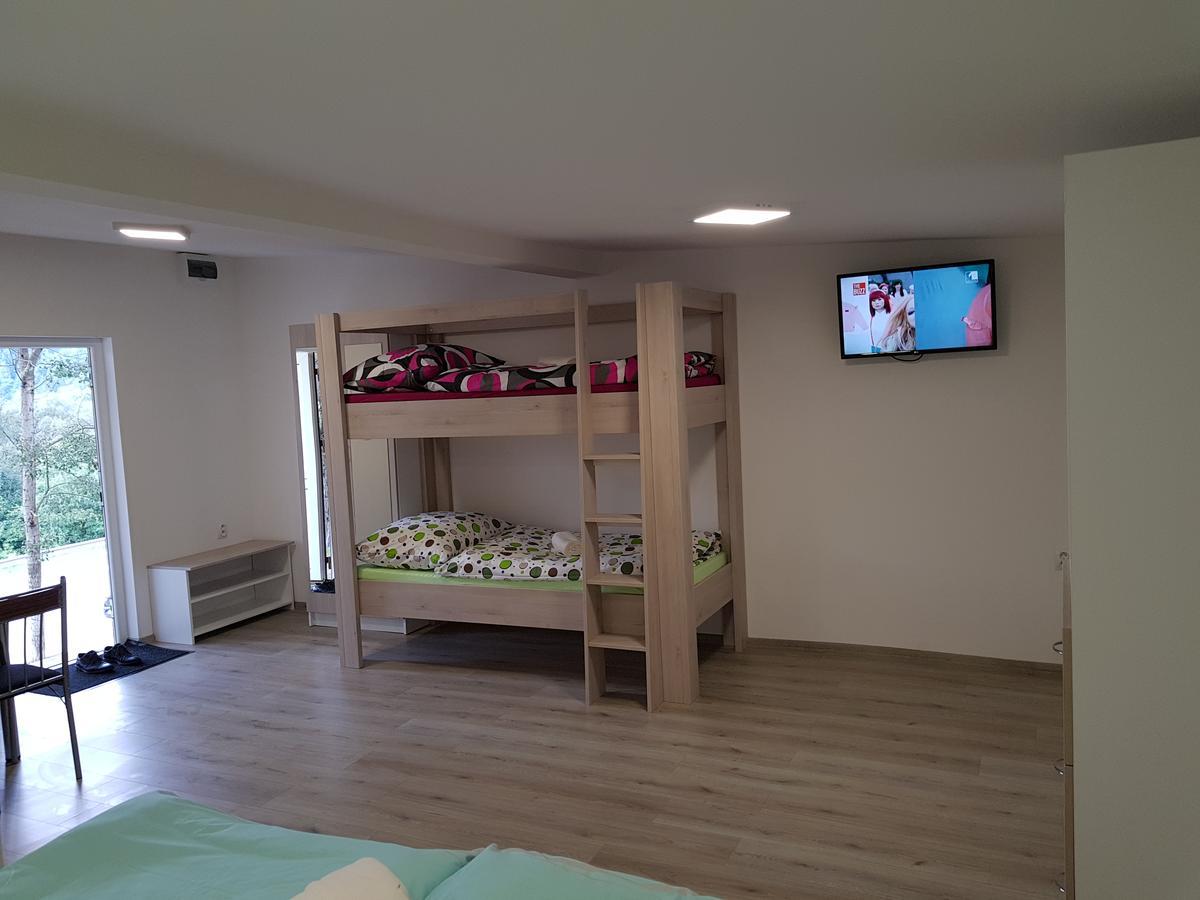 Chatka Na Hranici Circ Esterno foto